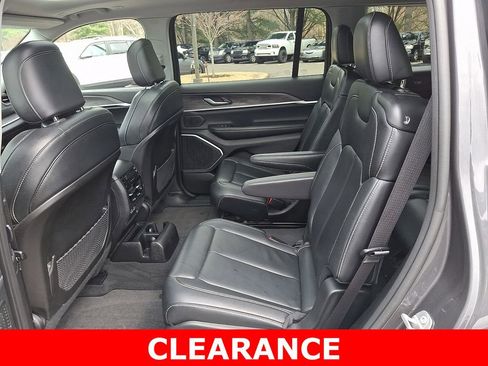 Used 2022 Jeep Grand Cherokee L Limited AWD/4WD image 11
