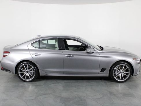 Used 2025 Genesis G70 2.5T image 13