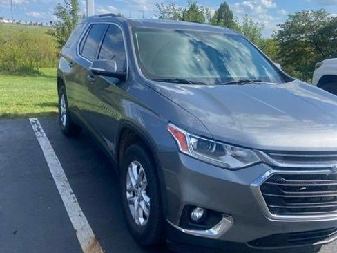 Used 2018 Chevrolet Traverse LT FWD image 3