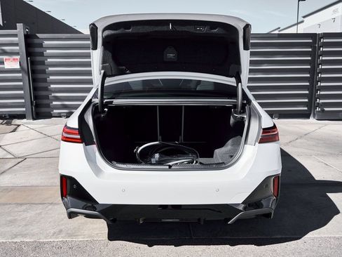 Used 2026 BMW 550e xDrive image 16