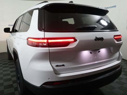 Used 2024 Jeep Grand Cherokee L Laredo AWD/4WD image 10