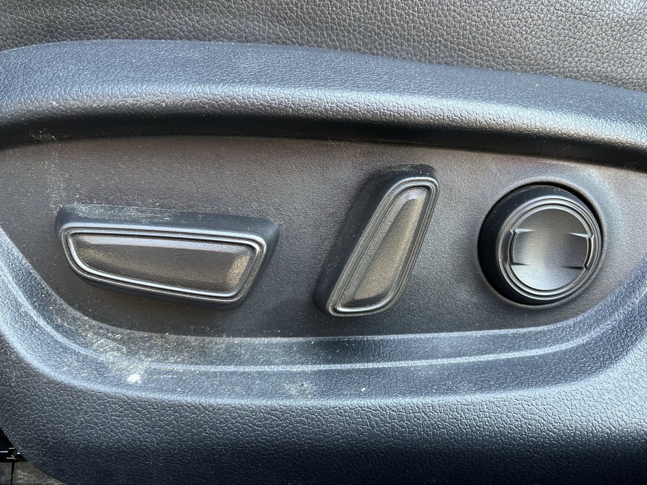Used 2025 Toyota Camry SE FWD image 23