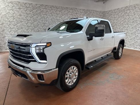 Used 2024 Chevrolet Silverado 2500 LTZ w/ LTZ Convenience Package image 3