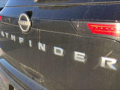 Used 2022 Nissan Pathfinder SV w/ SV Premium Package image 31