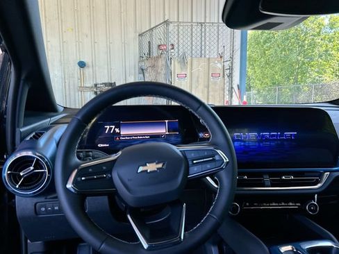 New 2026 Chevrolet Equinox EV LT AWD/4WD image 10
