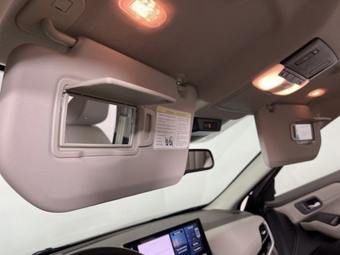 Used 2025 Nissan Rogue SL image 30