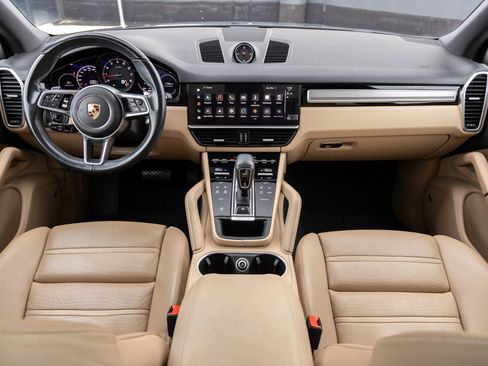 Certified 2022 Porsche Cayenne Platinum Edition image 12