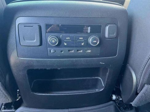 Used 2018 Chevrolet Suburban Premier image 24