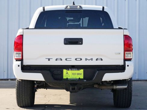 Used 2022 Toyota Tacoma TRD Sport w/ Technology Package image 10