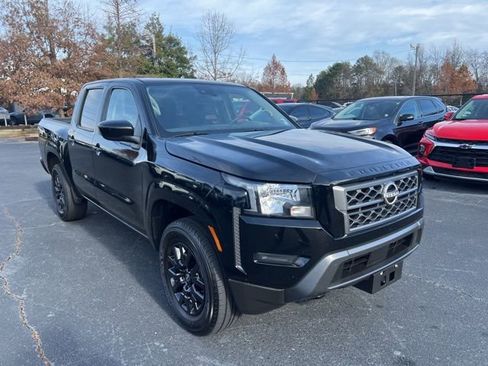 Used 2023 Nissan Frontier SV image 3