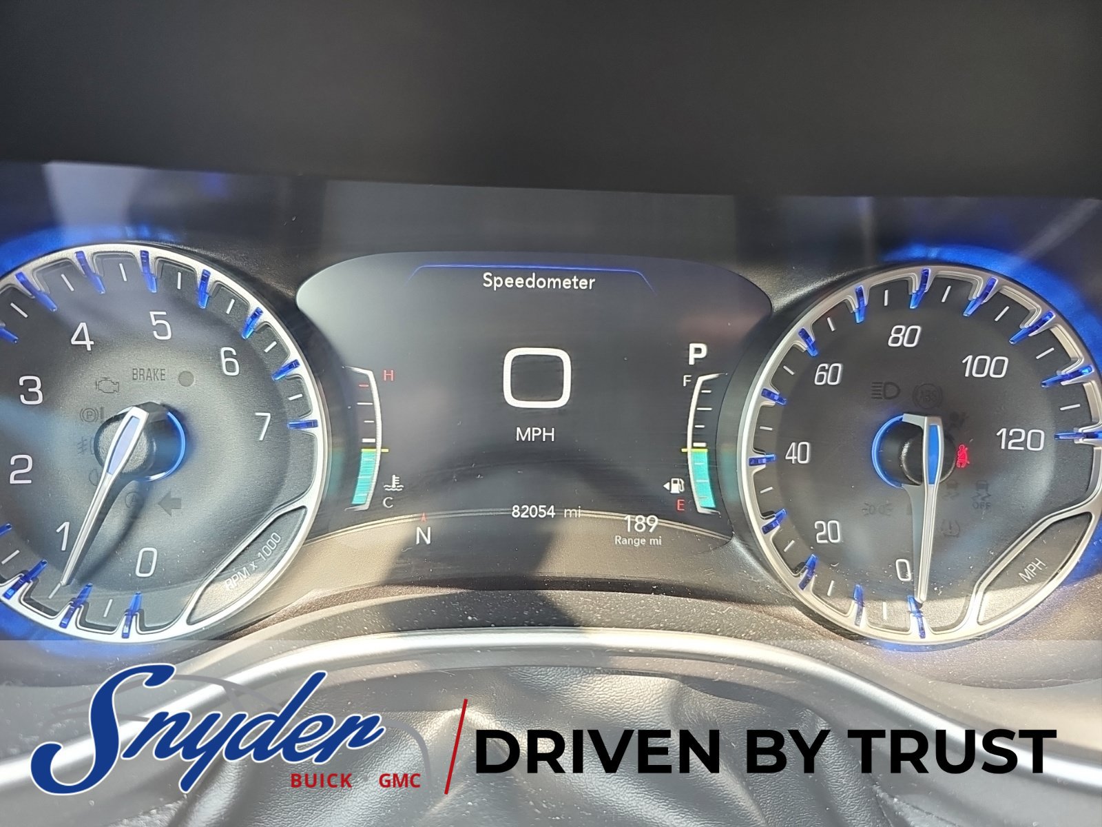 Used 2023 Chrysler Pacifica Touring-L FWD image 9