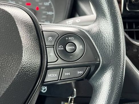 Used 2025 Toyota Corolla LE FWD image 28