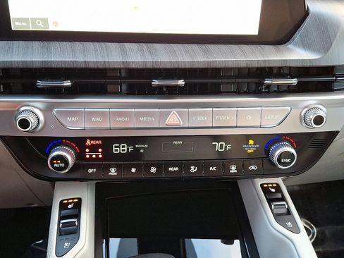 Used 2023 Kia Telluride EX w/ EX Captain's Chair Package image 17