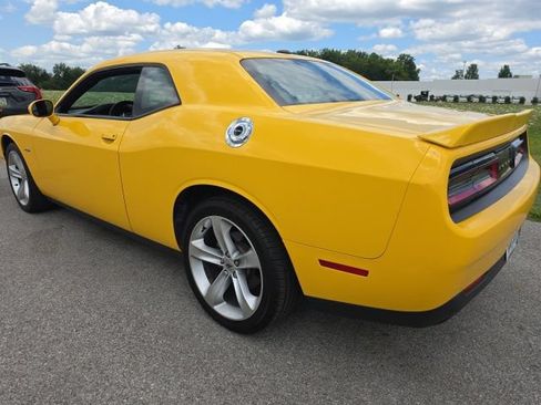 Used 2018 Dodge Challenger R/T w/ Driver Convenience Group RWD image 4