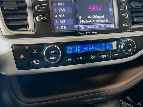 Certified 2019 Toyota Highlander XLE AWD/4WD image 14