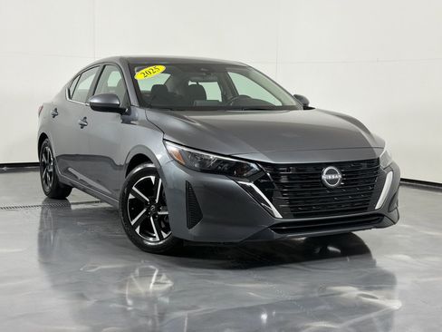Used 2025 Nissan Sentra SV FWD image 2