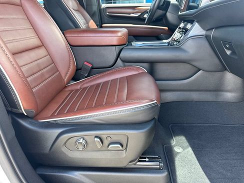 Used 2023 GMC Yukon XL Denali Ultimate AWD/4WD image 14