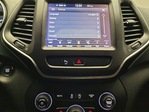 Used 2019 Jeep Cherokee Trailhawk AWD/4WD image 25