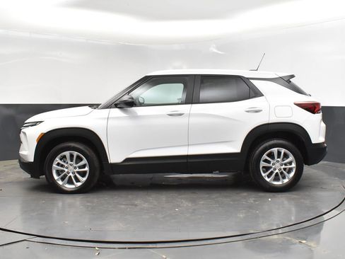 Used 2025 Chevrolet TrailBlazer LS w/ LS Convenience Package FWD image 4