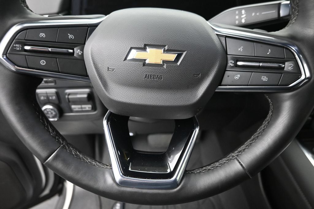 Used 2025 Chevrolet Suburban Premier AWD/4WD image 19