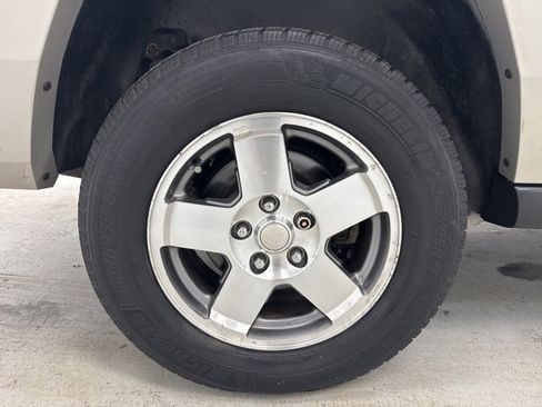 Used 2009 Jeep Commander Sport image 28