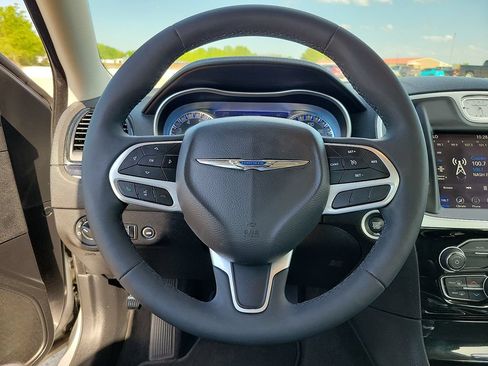 Used 2023 Chrysler 300 Touring w/ Sport Appearance Package RWD image 19