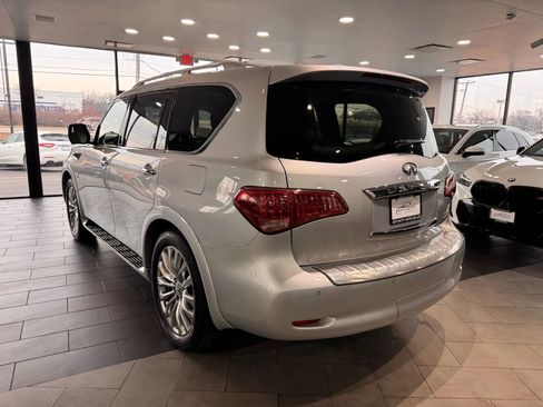 Used 2016 INFINITI QX80 4WD w/ Deluxe Technology Package image 3