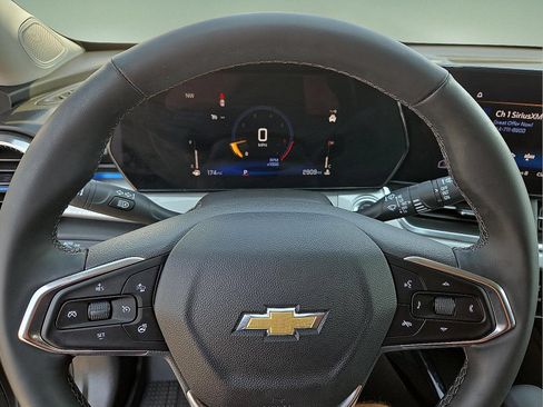 Used 2026 Chevrolet Trax LT w/ LT Convenience Package FWD image 4