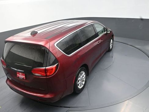 Used 2022 Chrysler Voyager LX FWD image 38