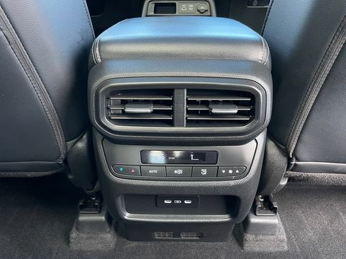 Certified 2025 Honda Pilot Touring image 38