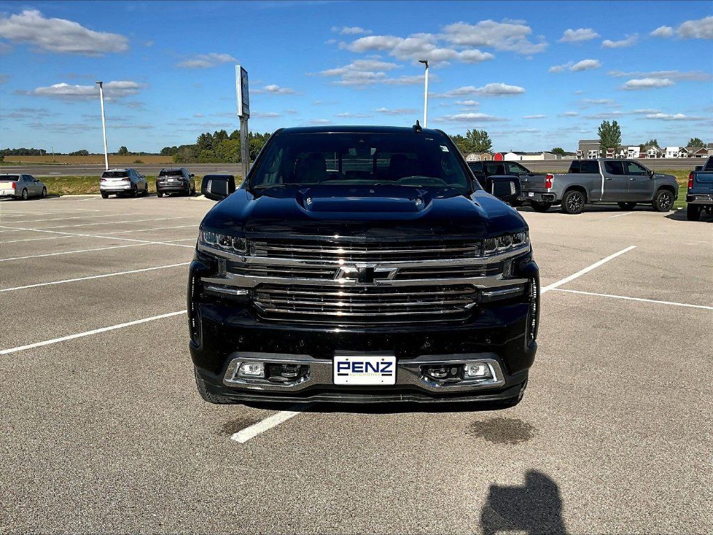 Used 2019 Chevrolet Silverado 1500 High Country w/ Technology Package AWD/4WD image 2