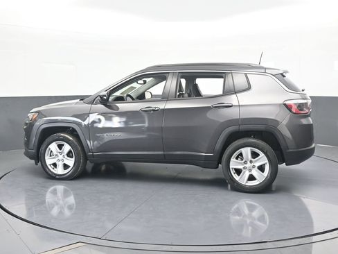 Used 2022 Jeep Compass Latitude image 3