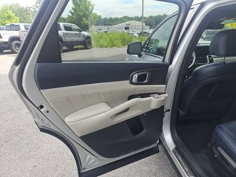 Used 2022 Kia Sorento SX Prestige w/ Panoramic Sunroof Package AWD/4WD image 19