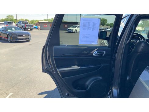 Used 2021 Jeep Grand Cherokee Laredo X AWD/4WD image 16