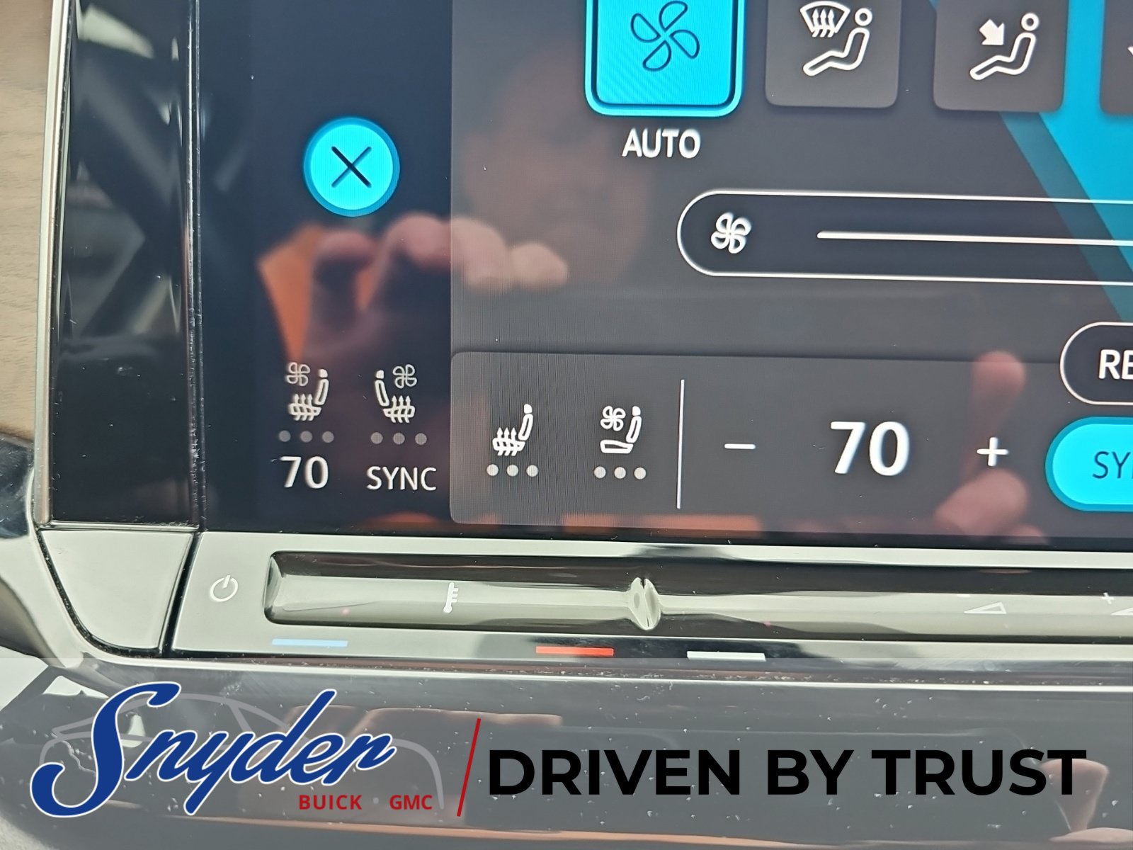 Used 2024 Volkswagen Atlas SE FWD image 19