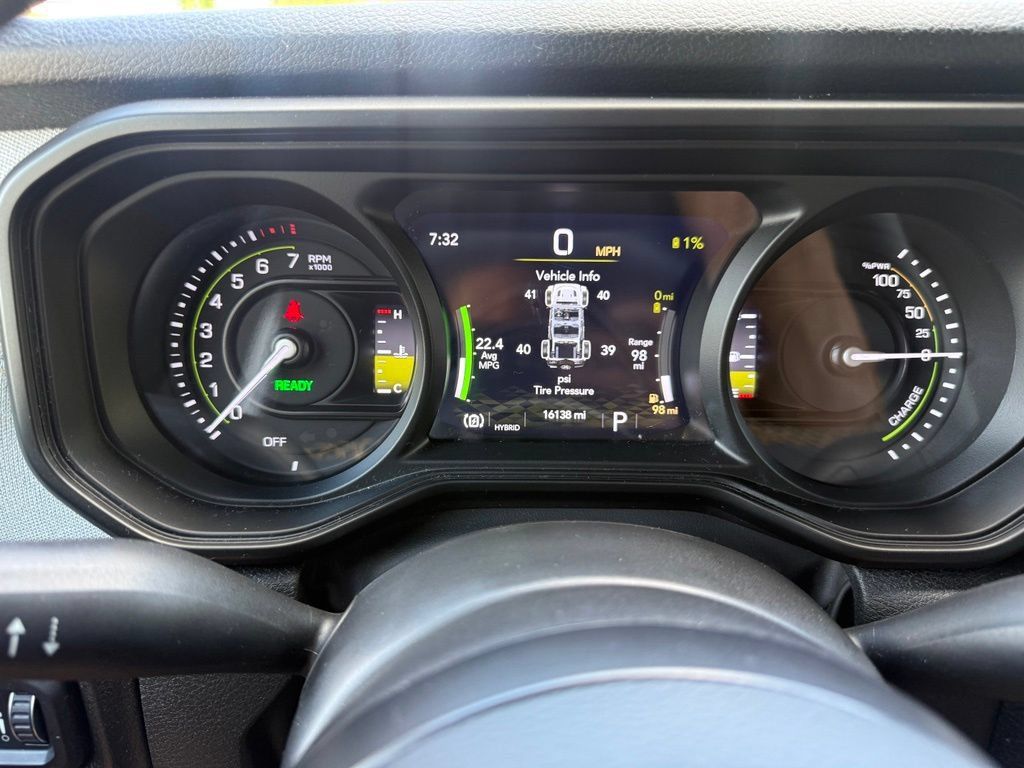 Used 2024 Jeep Wrangler Unlimited w/ Convenience Group AWD/4WD image 26