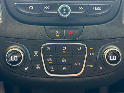 Used 2021 Chevrolet Malibu LT FWD image 41