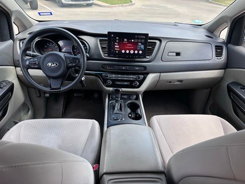 Used 2016 Kia Sedona LX w/ LX Convenience Package image 17