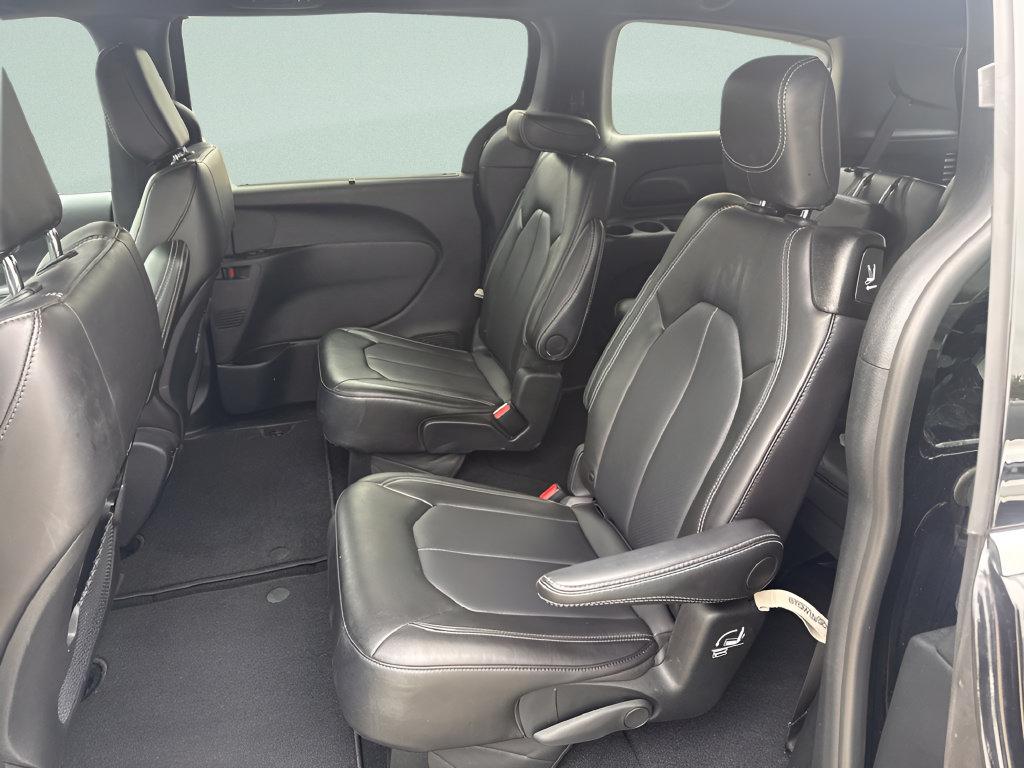 Used 2026 Chrysler Pacifica Select FWD image 10
