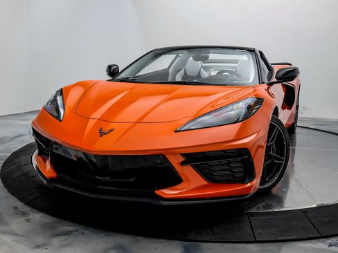 Used 2021 Chevrolet Corvette Stingray Premium Conv w/ Z51 Performance Package image 3