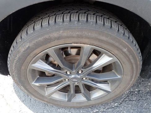 Used 2017 Ford Explorer XLT w/ Equipment Group 202A image 9