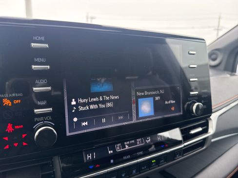 Used 2023 Toyota Sienna XSE w/ XSE Plus Package image 18