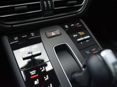Certified 2026 Porsche Macan Turbo AWD/4WD image 23