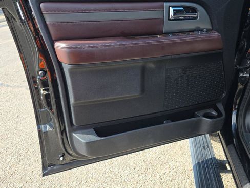 Used 2016 Ford Expedition Platinum RWD image 11