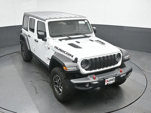 Used 2025 Jeep Wrangler Unlimited Rubicon AWD/4WD image 33