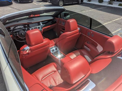 Used 2018 Rolls-Royce Dawn RWD image 70