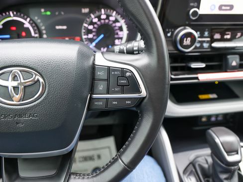 Used 2025 Toyota Highlander XLE AWD/4WD image 54