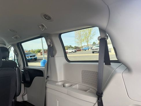 Used 2018 Dodge Grand Caravan SE w/ UConnect Hands-Free Group FWD image 36