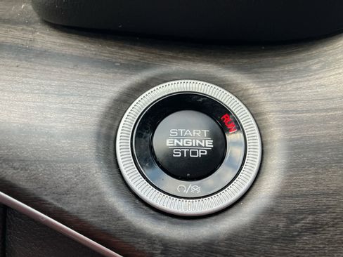 Used 2025 Jeep Grand Cherokee L Limited w/ Luxury Tech Group II image 29