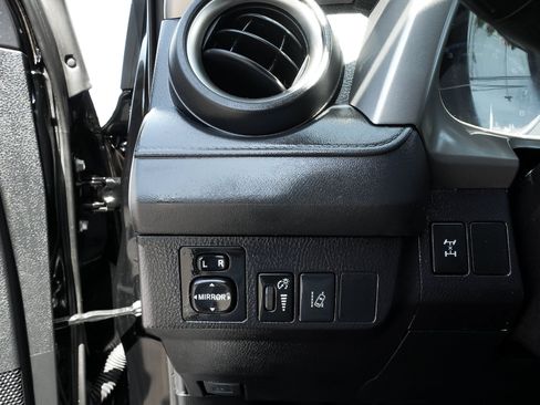 Used 2018 Toyota RAV4 LE w/ All Weather Liner Package AWD/4WD image 17
